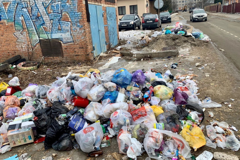 Жители Ясногорска пожаловались на свалку мусора в центре города