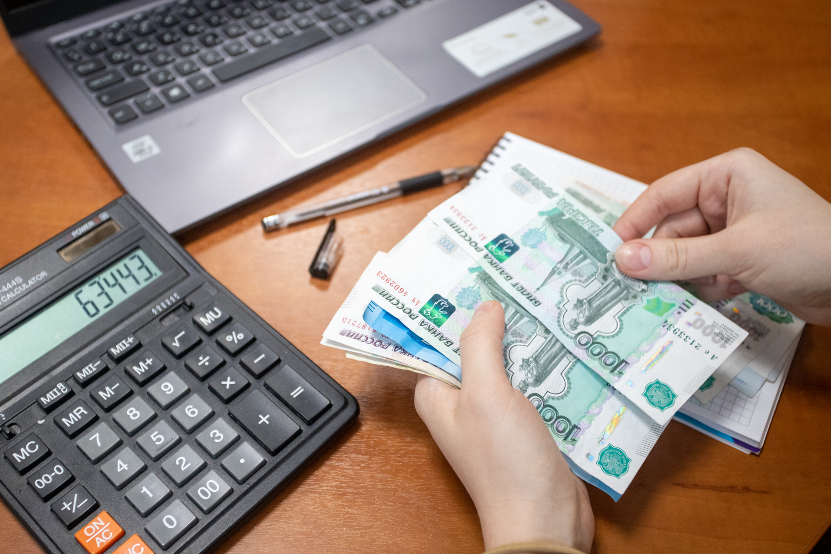 средняя заработная плата. бюджет пермского края на 2022. индексация зарплаты госслужащим в 2024 году. среднемесячная заработная плата по регионам 2022.