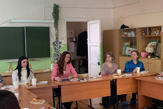 Тульский депутат организовала праздничную встречу с родительскими комитетами