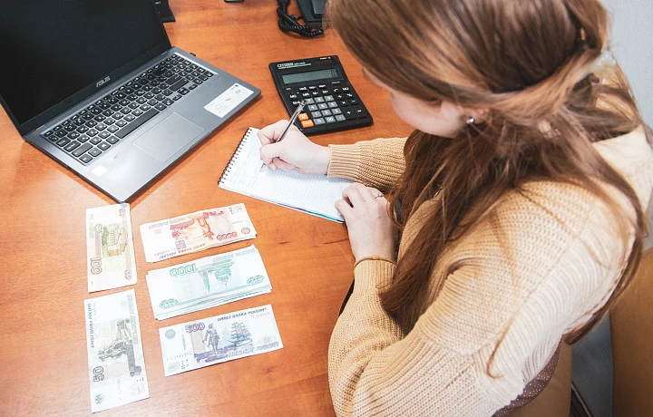 Тульским чиновникам этой осенью увеличат зарплаты