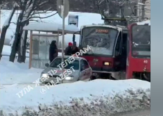 В Туле на улице Станиславского из-за ДТП встали трамваи