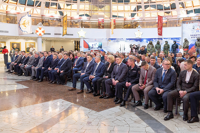 Тульским работникам дорожного хозяйства вручили награды в честь праздника