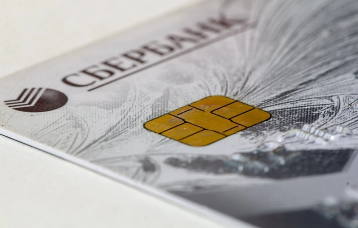 Щекинец нашел чужую банковскую карту и оплатил ей свои покупки