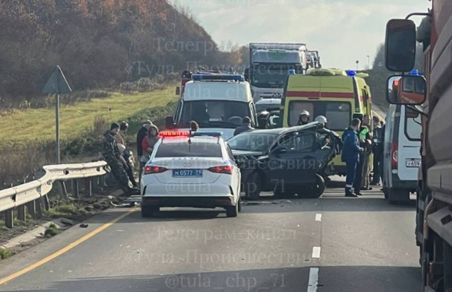В ДТП на автодороге «Лопатково-Ефремов» пострадали три человека