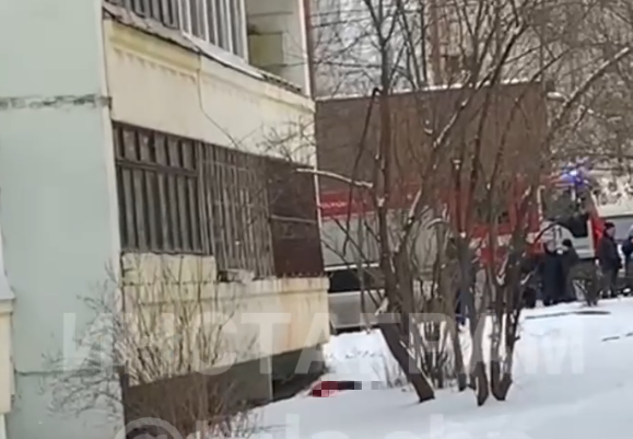 В Туле на улице Пролетарской из окна выпал человек