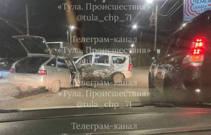 Серьезное ДТП произошло перед поворотом на Скуратово в Туле