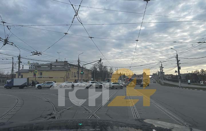 На Зареченском мосту в Туле образовалась пробка из-за ДТП