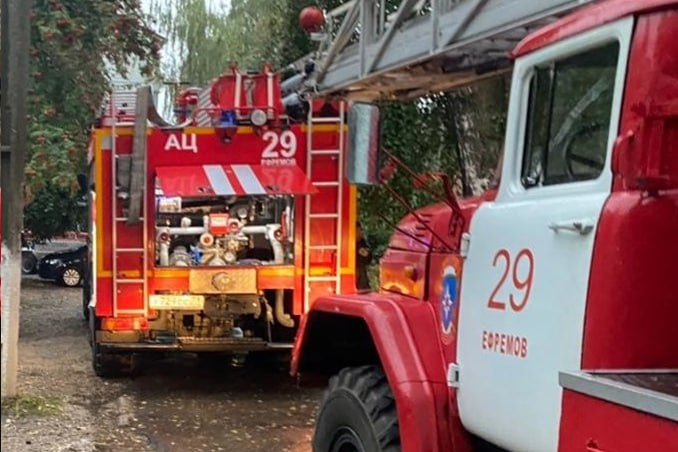 Из пожара в деревне Иноземка Ефремовского района спасены два человека