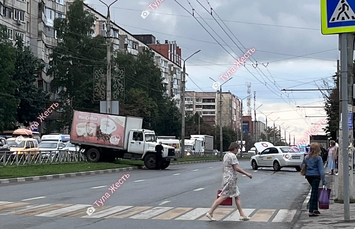 В результате аварии на улице Ложевой в Туле госпитализировали пассажирку Daewoo Gentra