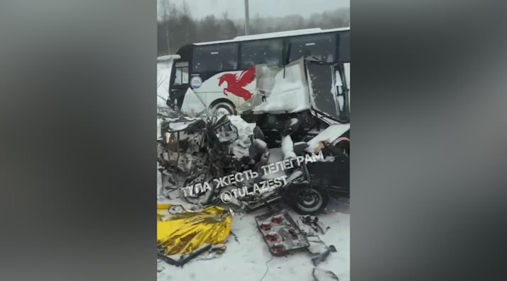 Жуткое ЖТП с участием автобуса и легковой машины произошло под Алексином