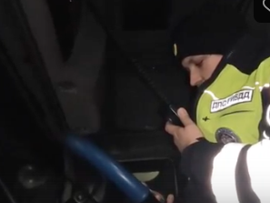 В Тульской области через рации дальнобойщиков ДПС предупреждает водителей о сложной дорожной ситуации