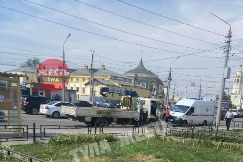 ﻿Женщина, которую грузовик сбил на улице Октябрьской в Туле, скончалась