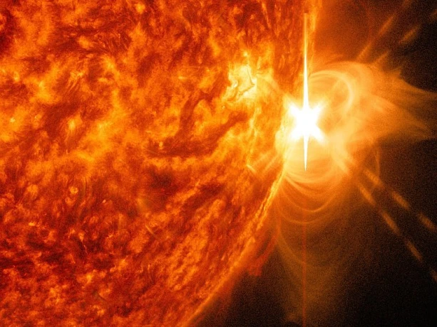 Сильнейшая за последние 7 лет вспышка произошло на Солнце