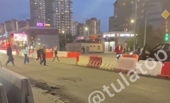 Еще один туляк разгромил дорожные ограждения на проспекте Ленина