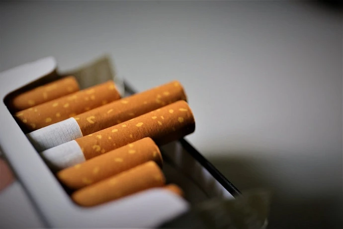 Житель Новомосковска оплатил штраф за незаконную продажу сигарет
