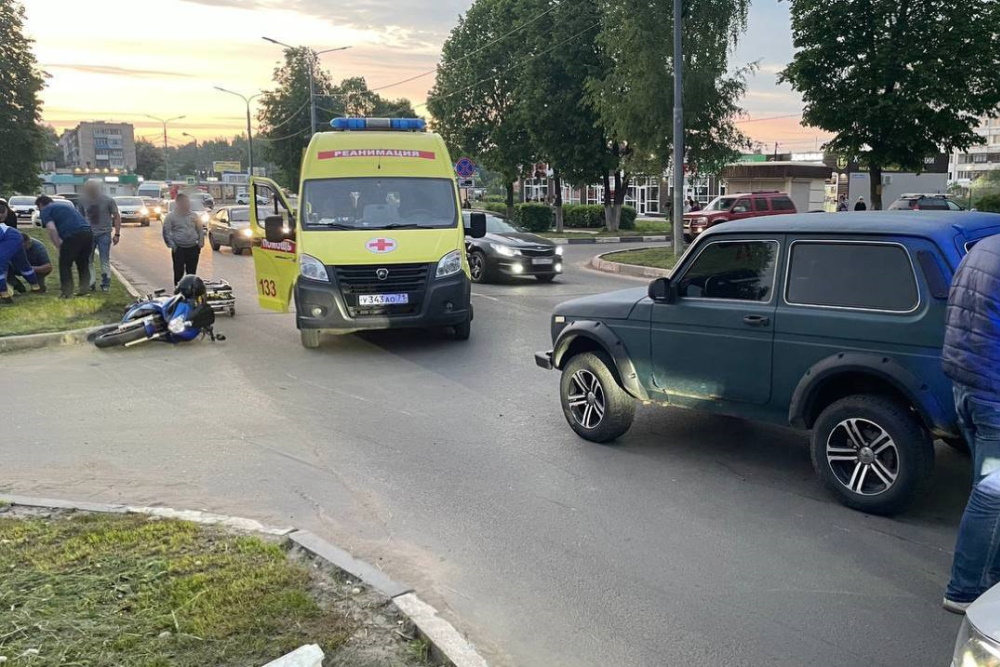 Мотоциклиста госпитализировали после ДТП с "Нивой" в Щекино