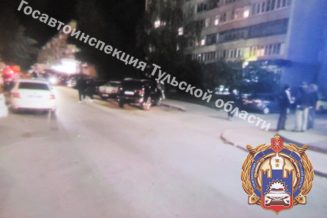 На улице Октябрьской в Туле мотоциклистка врезалась в ребенка на электросамокате