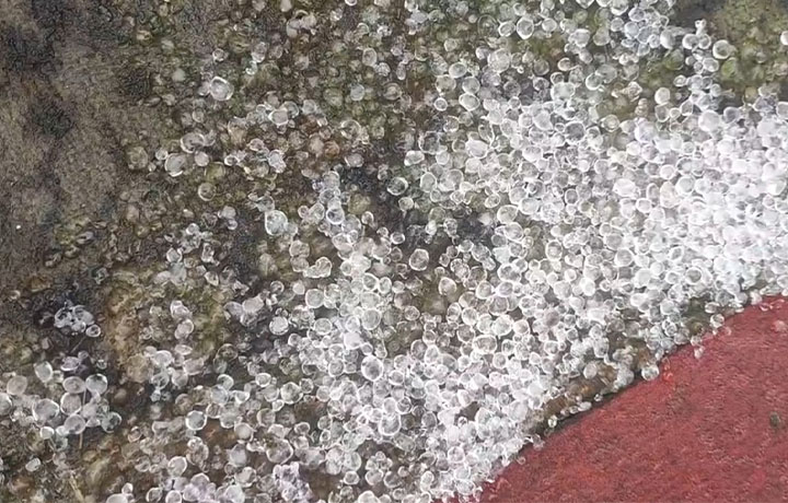 В Новомосковске прошел сильный град