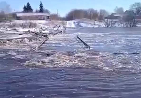 В Куркинском районе затопило мост