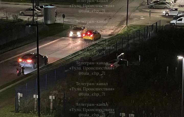 В тульском ЖК «Наши Баташи» автоледи протаранила забор