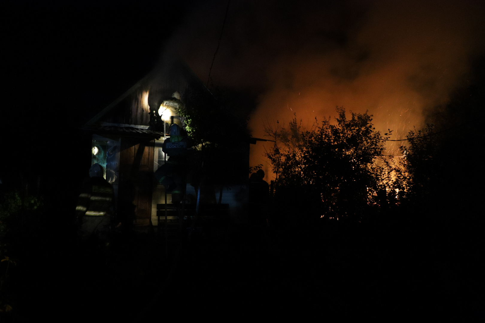 На пожаре в доме на Одоевском шоссе в тульском Мясново погибли три человека