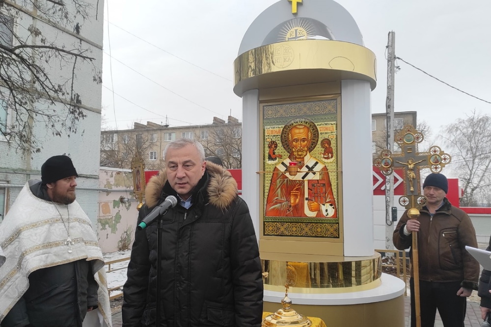 В центре Ефремова появился киот с иконой Николая Чудотворца