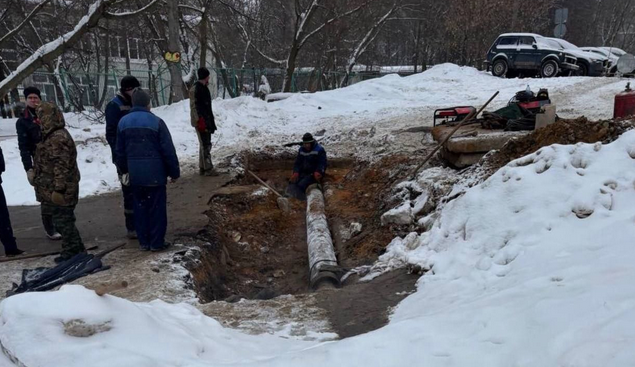 В тульском Заречье прорвало трубу с горячей водой