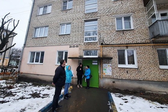 В многоквартирном доме на улице Немцова, 17а в Туле провели ремонт окон
