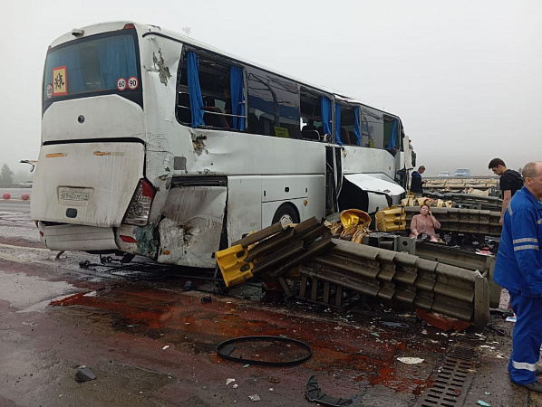 ﻿Более 20 человек пострадали в ДТП с автобусом на трассе М-4 под Тулой