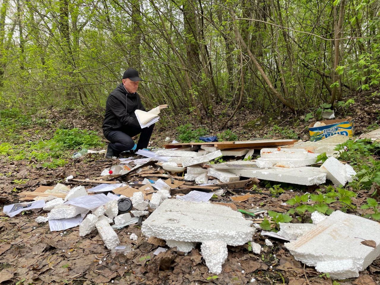 В Новомосковске поймали мужчину, который сбрасывал строительный мусор в лес