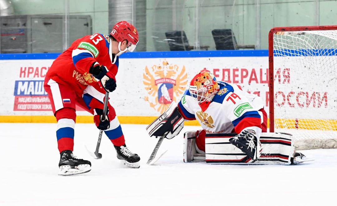 Игрок тульского АКМ вышел на лед в составе сборной России против Беларуси
