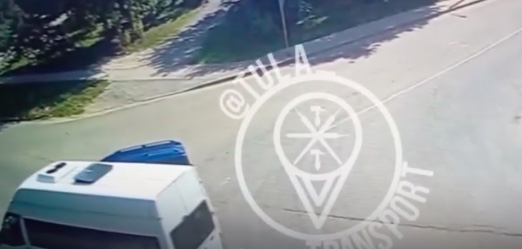 В Туле произошло ДТП с микроавтобусом