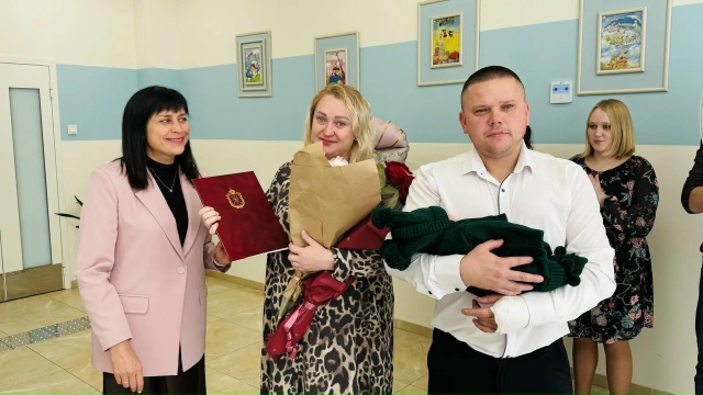В Тульском перинатальном центре прошли торжественные выписки ко Дню отца