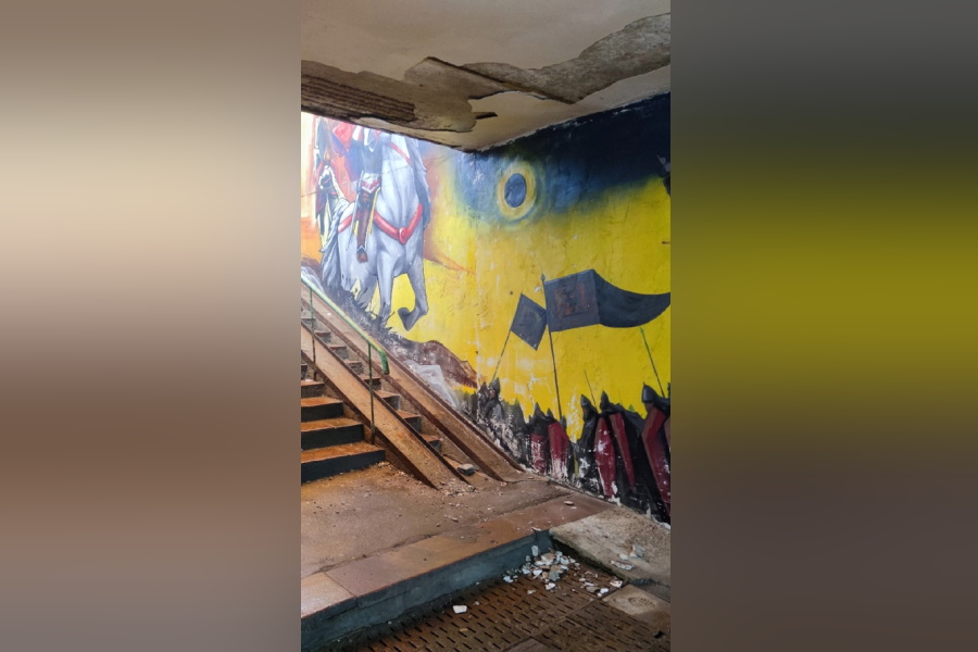 В подземном переходе на улице Каминского в Туле начал осыпаться потолок