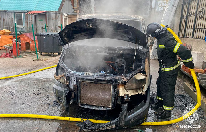 Автомобиль сгорел на Тульском шоссе в Ефремове