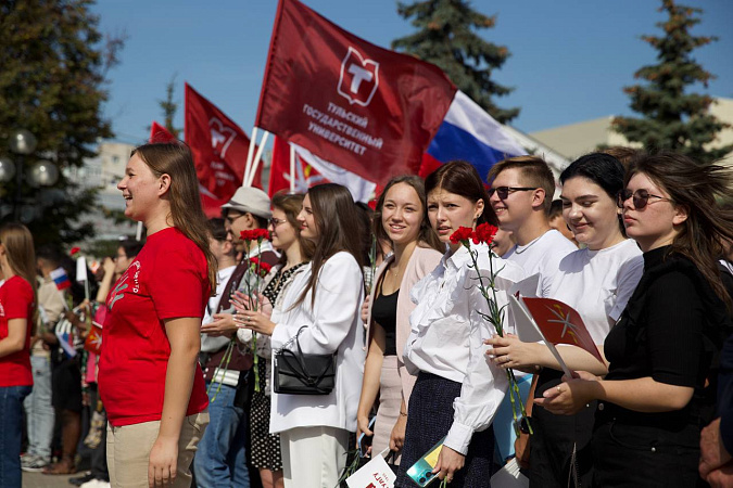 Тульских студентов институтов и колледжей поздравили с Днем знаний