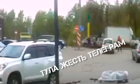 Мотоциклист врезался в легковушку в Туле