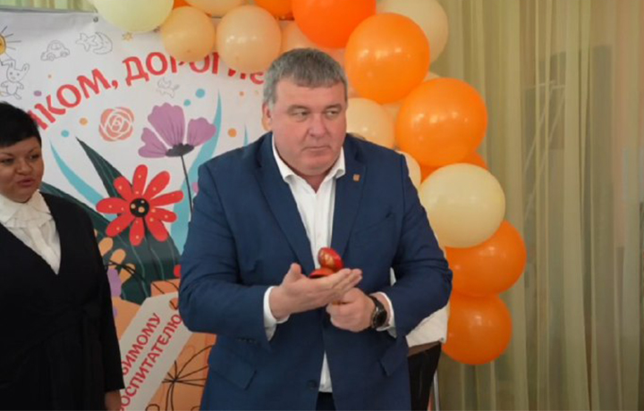 Илья Беспалов сыграл на ложках в детском саду в Туле
