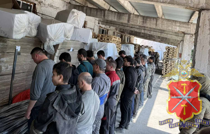 Нелегальных мигрантов обнаружили силовики на производстве в Туле