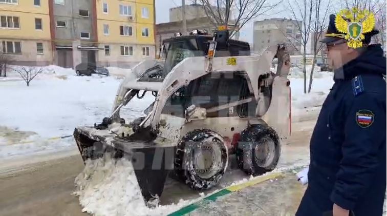 Прокуратура в Новомосковске нашла нарушения в работе УК по уборке снега