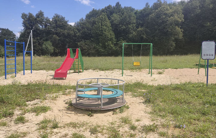 В тульском Петелино установили детскую площадку