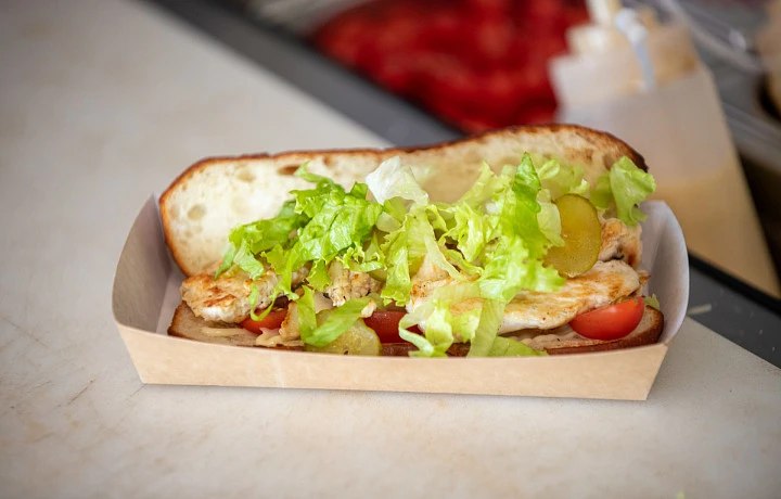 В Туле почти месяц ищут «шаурпевта» на зарплату в 100 тысяч рублей