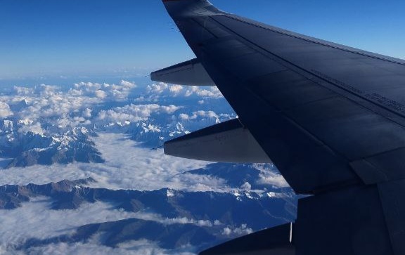 Курить электронные сигареты, пить алкоголь или целоваться: что нельзя делать в других странах, и как правильно подготовиться к путешествию – советы турагента