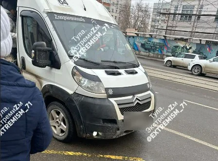 Тульского водителя маршрутки оштрафовали за экстремистские наклейки
