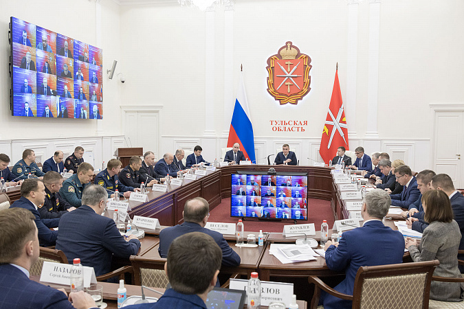 Алексей Дюмин поручил обеспечить безопасность в Туле и области на новогодних праздниках