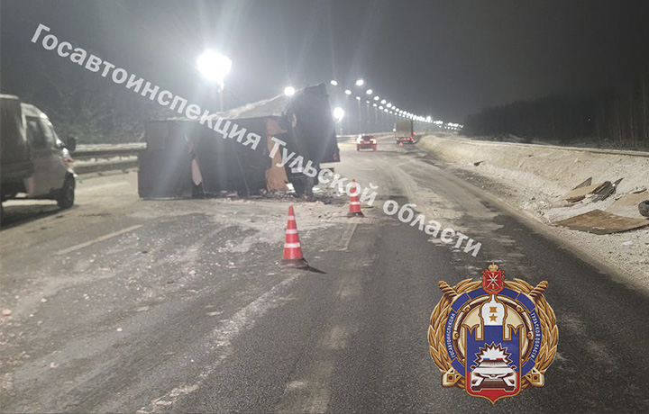 На трассе М-2 в Тульской области произошло ДТП с участием Mercedes и ГАЗ