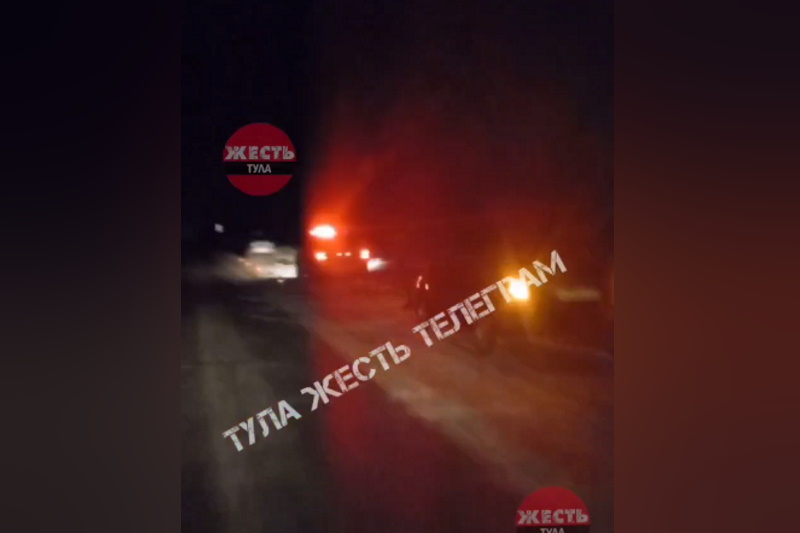 На трассе М-2 в Тульской области водитель сбил насмерть пешехода и скрылся