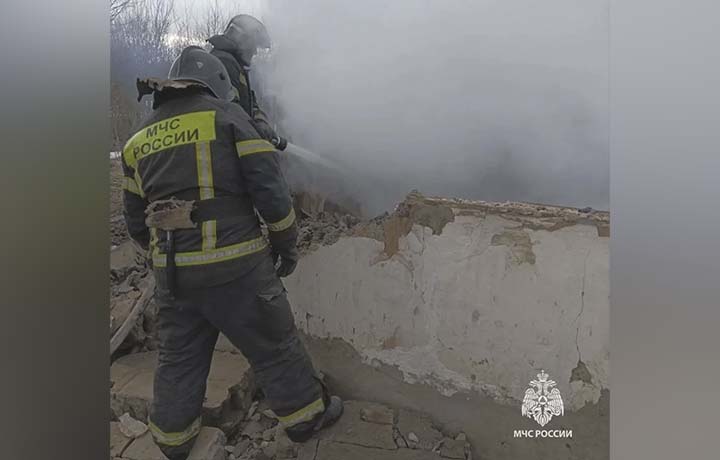 В Кимовске ликвидировали пожар в заброшенном здании