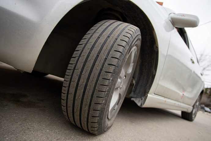 В Туле любители экстремального вождения устроили дрифт на замерзшем Барсуковском карьере