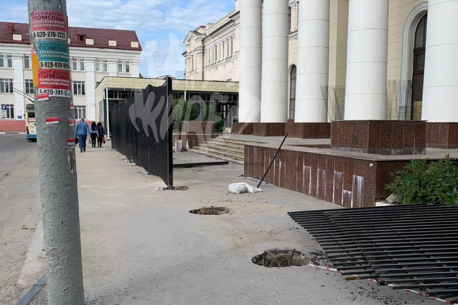 На Московском вокзале в Туле снова устанавливают забор
